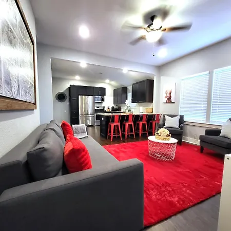 Vibrant Vacation Escape With Fast Wifi And King Bed Close To Downtown Houston!